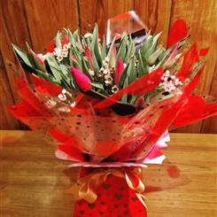 A sweetheart hand-tied 